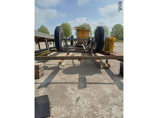 Lot 8 - chassis - afbeelding 2 van  4