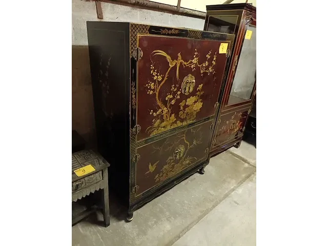 Lot 8 - chinese kast met 4 deuren - afbeelding 2 van  6