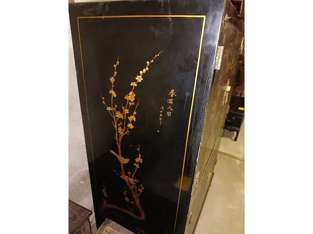 Lot 8 - chinese kast met 4 deuren - afbeelding 3 van  6