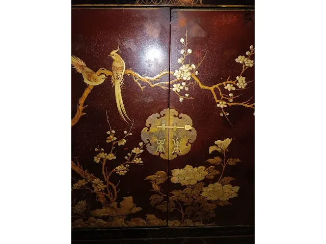 Lot 8 - chinese kast met 4 deuren - afbeelding 4 van  6