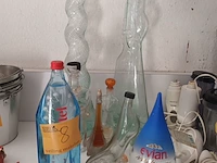 Lot 8 - decoratieve verzamel flessen. 9 stuks