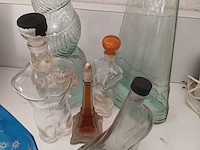 Lot 8 - decoratieve verzamel flessen. 9 stuks - afbeelding 3 van  5