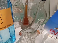 Lot 8 - decoratieve verzamel flessen. 9 stuks - afbeelding 4 van  5