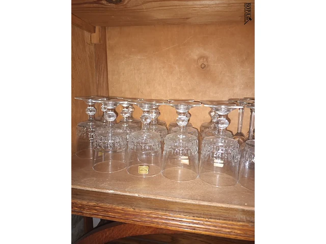 Lot 8 - diverse glazen - afbeelding 4 van  4