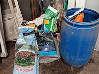 Lot 8 - diverse strooimaterialen voor tuin - afbeelding 1 van  4