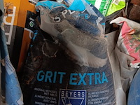 Lot 8 - diverse strooimaterialen voor tuin - afbeelding 3 van  4