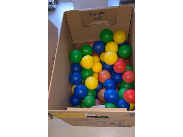 Lot 8 - doos ballenbad ballen - afbeelding 1 van  2