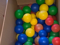 Lot 8 - doos ballenbad ballen - afbeelding 1 van  2