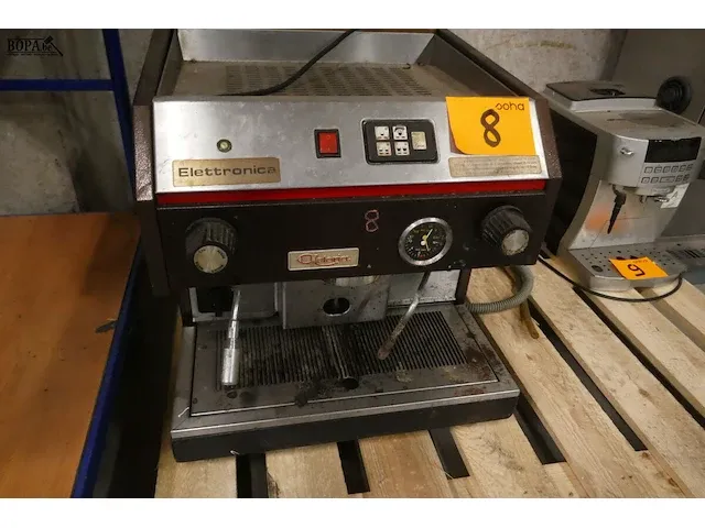 Lot 8 - espressomachine astoria - afbeelding 2 van  5