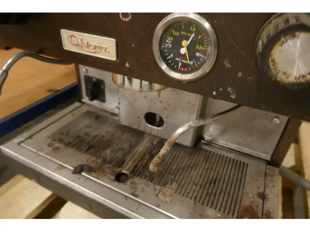 Lot 8 - espressomachine astoria - afbeelding 3 van  5