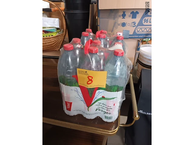 Lot 8 - flessen vittel. 12 stuks - afbeelding 1 van  3