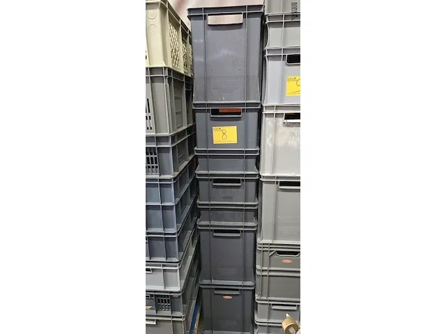 Lot 8 - grijze kunststof bakken, 5 stuks - afbeelding 1 van  3