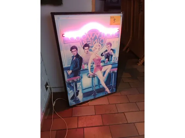 Lot 8 - hollywood kader met neon - afbeelding 2 van  3