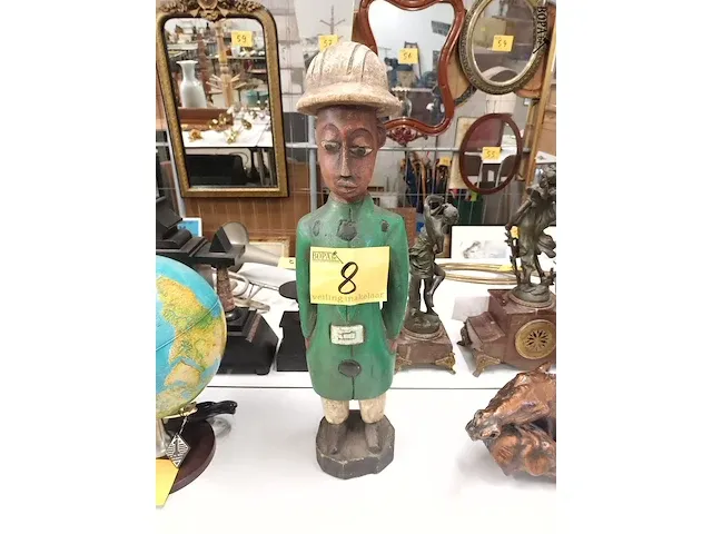 Lot 8 - houten afrikaans beeld - afbeelding 1 van  5