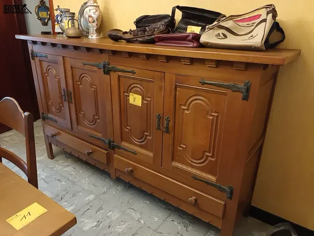 Lot 8 - houten dressoir kast - afbeelding 1 van  3