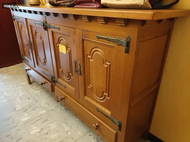 Lot 8 - houten dressoir kast - afbeelding 2 van  3