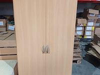 Lot 8 - kleerkast - afbeelding 1 van  3