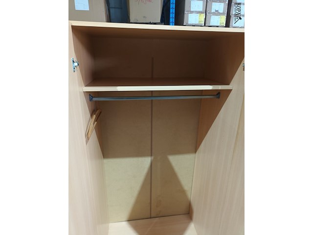 Lot 8 - kleerkast - afbeelding 3 van  3