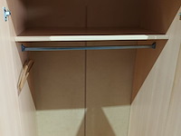 Lot 8 - kleerkast - afbeelding 3 van  3