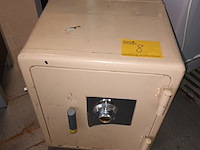 Lot 8 - kluis met code - afbeelding 1 van  4