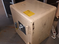 Lot 8 - kluis met code - afbeelding 2 van  4