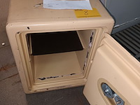 Lot 8 - kluis met code - afbeelding 3 van  4