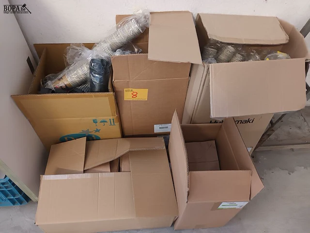 Lot 8 - koffiebekers en papieren zakken - afbeelding 1 van  5