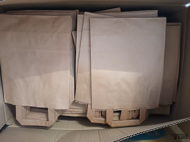 Lot 8 - koffiebekers en papieren zakken - afbeelding 4 van  5