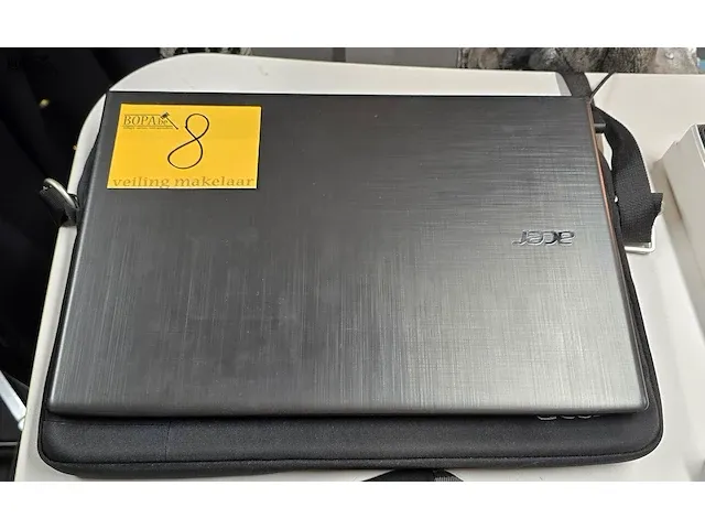 Lot 8 - laptop acer met lader en laptopsleeve - afbeelding 1 van  9