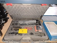 Lot 8 - leica lazer met statief - afbeelding 1 van  5