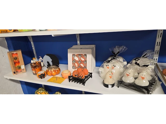 Lot 8 - lot diverse halloween kaarsen en kaarsenhouders - afbeelding 1 van  4