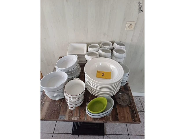 Lot 8 - lot porselein - afbeelding 1 van  5