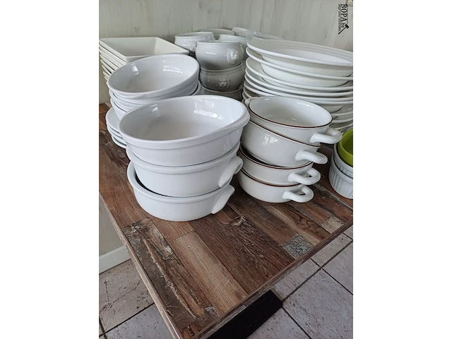 Lot 8 - lot porselein - afbeelding 2 van  5