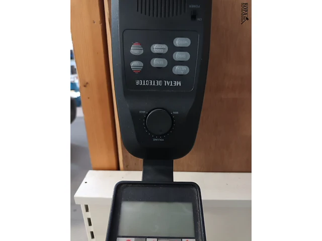 Lot 8 - metaaldetector - afbeelding 2 van  4