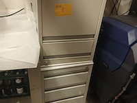 Lot 8 - metalen ladeblokken. 2 stuks