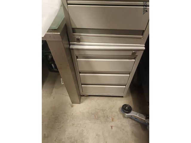 Lot 8 - metalen ladeblokken. 2 stuks - afbeelding 2 van  2