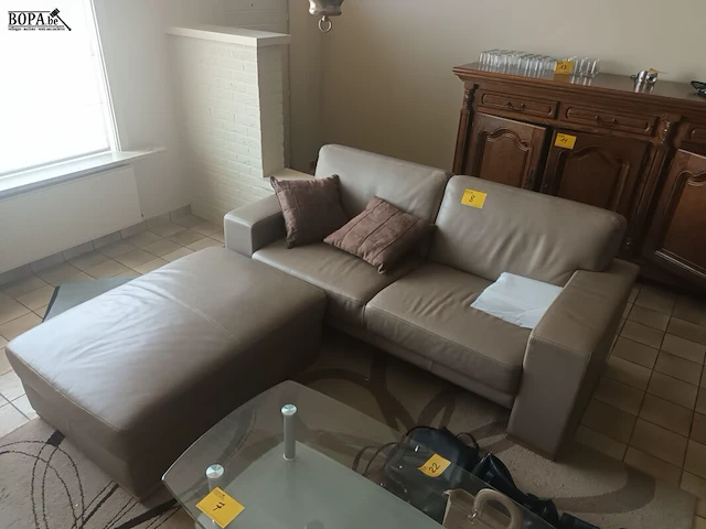 Lot 8 - sofa met poef - afbeelding 1 van  4