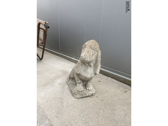 Lot 8 - vintage beeld beton hond - afbeelding 2 van  4