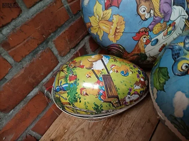 Lot 8 - vintage decoratieve kartonnen paaseieren - afbeelding 2 van  5