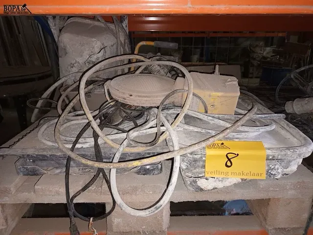 Lot 8 - werflichten en signalisatie. 8 stuks - afbeelding 1 van  3