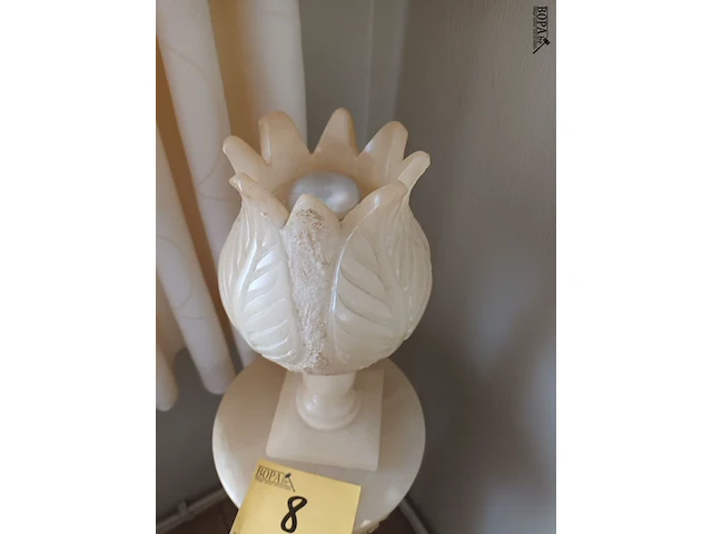 Lot 8 - zuil en lamp in albast - afbeelding 2 van  4