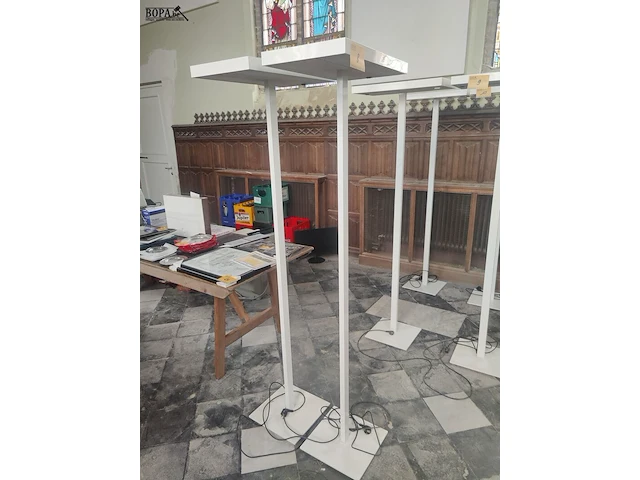 Lot 8 - zumtobel staande lampen - 2 stuks - afbeelding 1 van  5