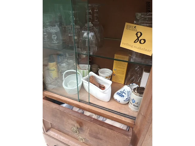 Lot 80 - diversen. inhoud kast - afbeelding 1 van  4