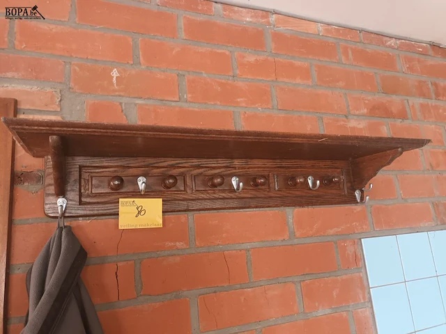 Lot 80 - houten wandkapstok - afbeelding 1 van  2