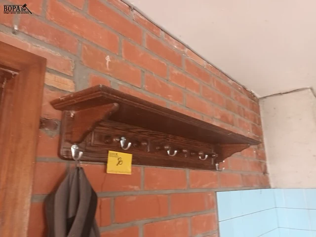 Lot 80 - houten wandkapstok - afbeelding 2 van  2