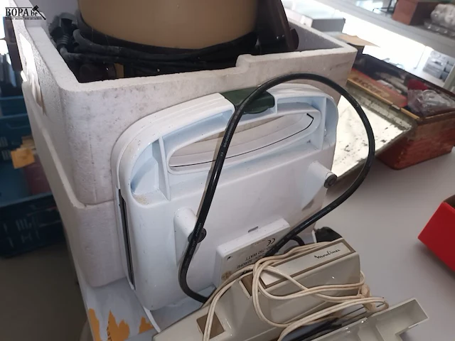 Lot 80 - keuken elektro. 4 stuks - afbeelding 4 van  5