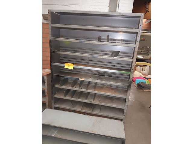 Lot 80 - metalen wandrek. 3 stuks - afbeelding 4 van  4