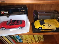 Lot 80 - model auto’s. 2 stuks - afbeelding 1 van  6