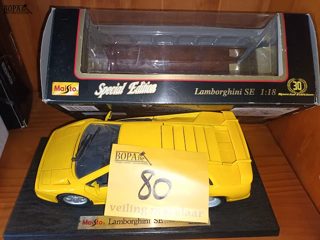 Lot 80 - model auto’s. 2 stuks - afbeelding 3 van  6