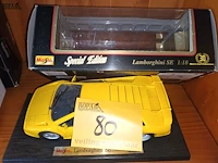 Lot 80 - model auto’s. 2 stuks - afbeelding 3 van  6